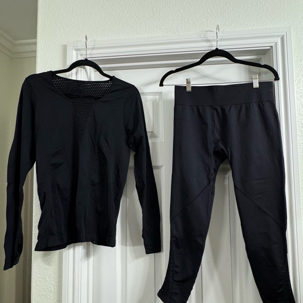 Fabletics 2 piece set, Women's Black Long Sleeve Top and Leggings Set